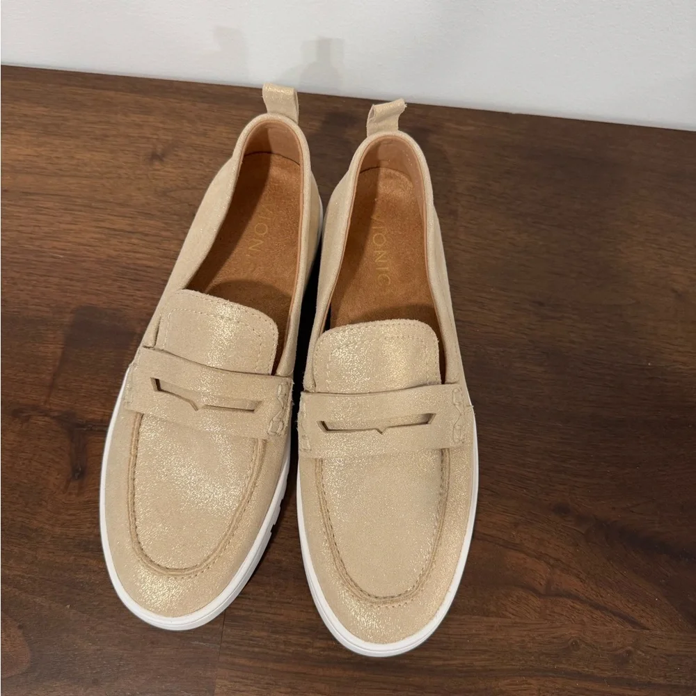 Vionic Women's Beige Slip-On Loafers with White Sole - Picture 3 of 10